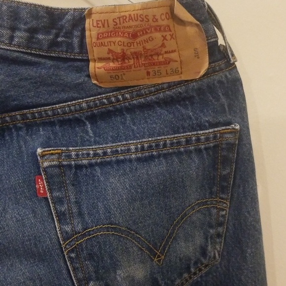 LEVIS 501 Straight leg botton fly 34 x32 - Picture 6 of 6